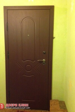Железная дверь в квартиру с МДФ коричневого цвета