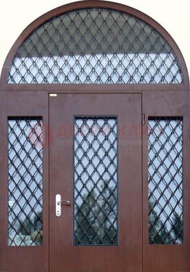 Крепкая стальная арочная дверь со стеклом и ковкой ДА-21 в Курске