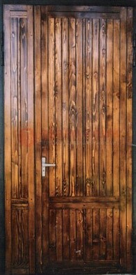 Коричневая металлическая дверь с евровагонкой ДЕ-10 В Ижевске