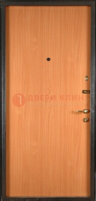 Светлая железная дверь с ламинатом ДЛ-11 в Чехове