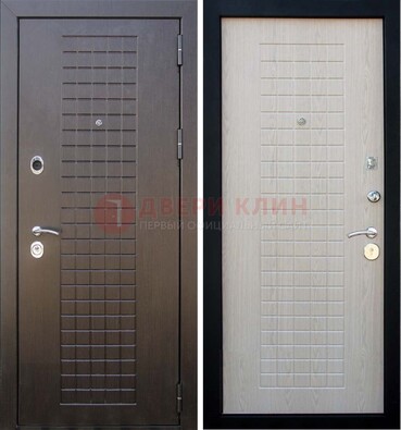 Темная железная дверь с МДФ ДМ-149 для деревянного дома в Сургуте