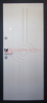 Белая металлическая дверь с МДФ ДМ-172 в квартиру в Чехове