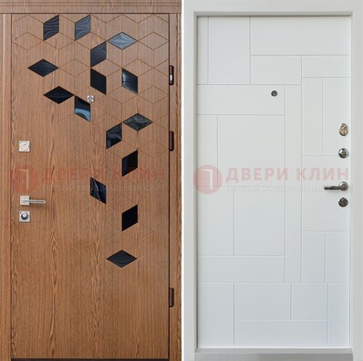 Коричневая металлическая дверь МДФ внутри белого цвета ДМ-256 в Чехове