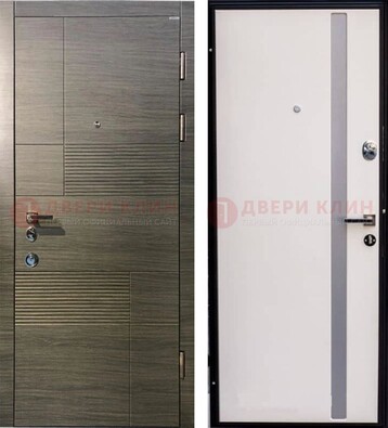 Стальная белая дверь c МДФ с молдингами ДМ-266 в Чехове