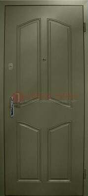 Зеленая стальная дверь с МДФ ДМ-49 в дом в Чехове