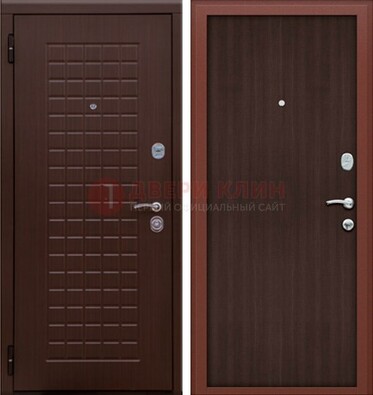 Коричневая металлическая дверь с МДФ ДМ-78 в квартиру в Брянске