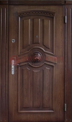 Темная железная дверь с массивом дуба с украшением ДМД-40 в Чехове