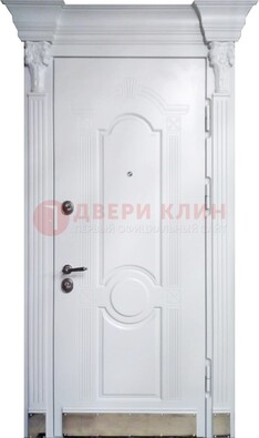 Белая металлическая дверь с массивом дуба для дома ДМД-59 в Электрогорске