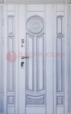 Белая двухстворчатая дверь с массивом дуба ДМД-72 в Чехове