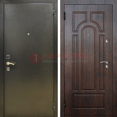 Железная темно-серая дверь с порошковым напылением и МДФ Тисненый орех ДП-275 в Чехове