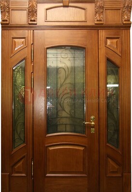 Парадная дверь со стеклянными вставками и ковкой ДПР-36 для дома в Пскове