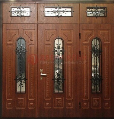 Парадная дверь с металлическими вставками и ковкой ДПР-72 в дом в Перми