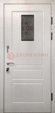 Белая железная дверь со стеклом и ковкой ДС-42 в Чехове