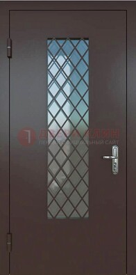 Темная металлическая дверь с решеткой и стеклом ДС-7 в Уфе
