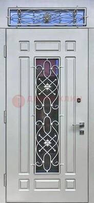 Белая железная дверь со стеклом и ковкой с верхней фрамугой ДСК-112 в Чехове