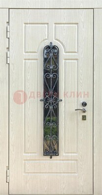 Светлая стальная дверь со стеклом и ковкой ДСК-118 в Чехове