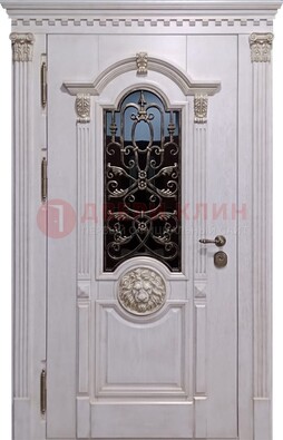 Белая входная дверь массив дуба со стеклом и ковкой для дома ДСК-176 в Чехове