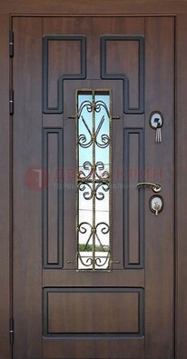Уличная дверь со стеклом и ковкой в коричневом цвете ДСК-181 в Балашихе
