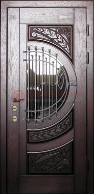 Одностворчатая входная дверь со стеклом и ковкой ДСК-21 в Чебоксарах