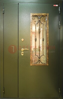 Стальная дверь со стеклом и ковкой ДСК-29 для квартиры в Чехове