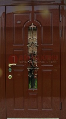 Красивая металлическая дверь со стеклом и ковкой ДСК-33 в Чехове