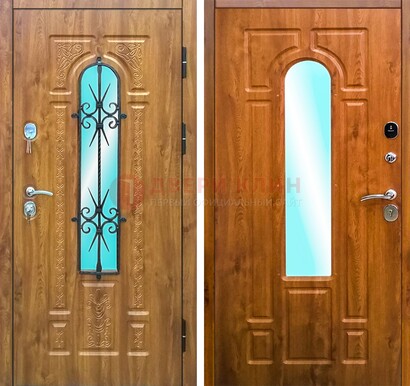 Входная дверь со стеклом и ковкой ДСК-54 для частного дома в Перми
