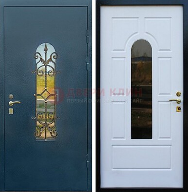 Входная дверь Дверь со стеклом и ковкой ДСК-71 для кирпичного дома в Воскресенске