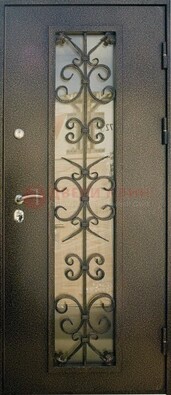 Входная дверь Дверь со стеклом и ковкой черного цвета ДСК-76 для веранды 