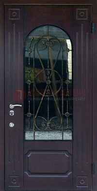 Стальная дверь со стеклом и ковкой ДСК-80 в загородный дом в Волжском