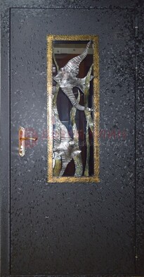 Металлическая дверь со стеклом и ковкой ДСК-82 для крыльца в Волжском