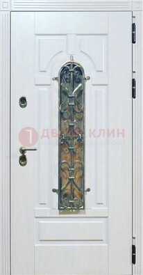 Белая остекленная металлическая дверь с ковкой ДСК-98 в Чехове