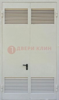 Белая металлическая техническая дверь с вентиляционной решеткой ДТ-6 в Чехове