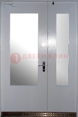 Белая  тамбурная дверь со стеклянными вставками ДТМ-18 в Чехове