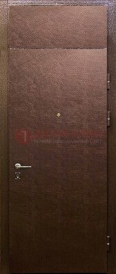 Коричневая стальная дверь с винилискожей ДВ-24 в Выборге