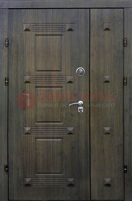Железная филенчатая дверь с виноритом и МДФ Миланский орех ДВТ-143 в Чехове
