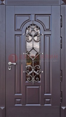 Темная уличная дверь с виноритом и стеклом с ковкой ДВТ-164 в Чехове