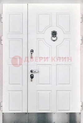 Белая входная дверь с виноритом ДВТ-246 в Чехове