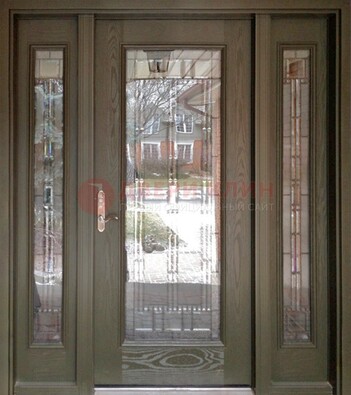 Коричневая стальная дверь с массивом дуба с витражом ВЖ-16 в Чехове